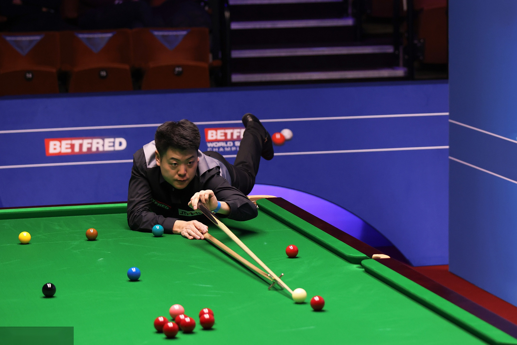 依旧因伤高 依旧因伤高