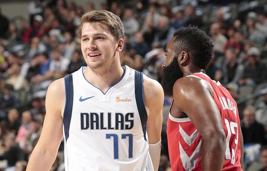 灵活跑位见 灵活跑位见